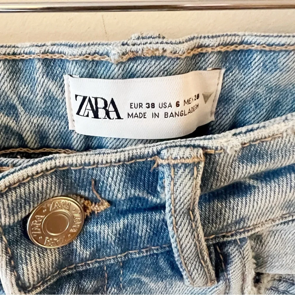 Zara High Rise Cut Off Jean Shorts Size 6 Distressed Light Blue Wash